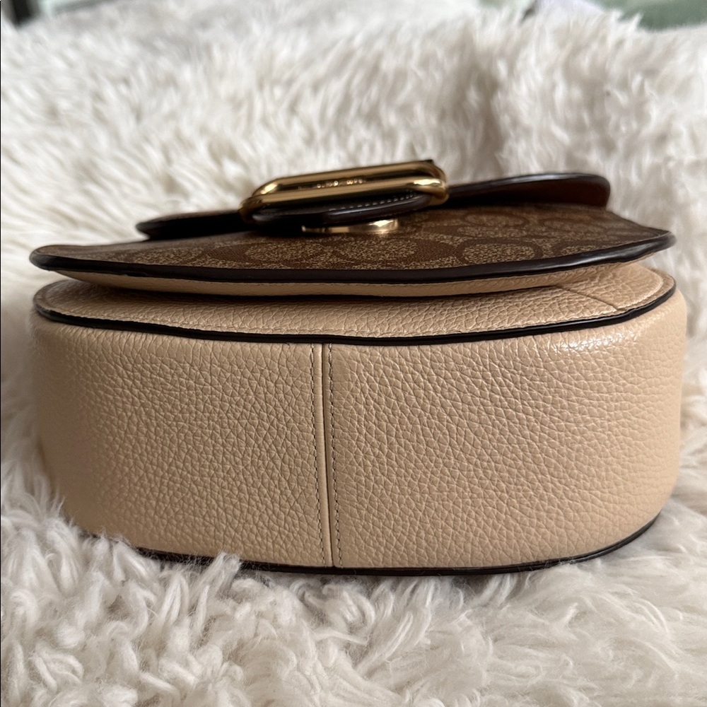 Coach Morgan Saddle Bag In Colorblock
Signature Canvas - Picture 7 of 16